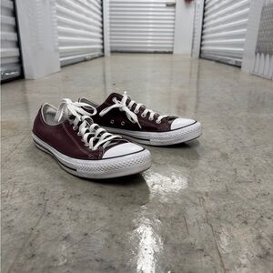 Converse Low-Top Sneakers in Burgundy and White